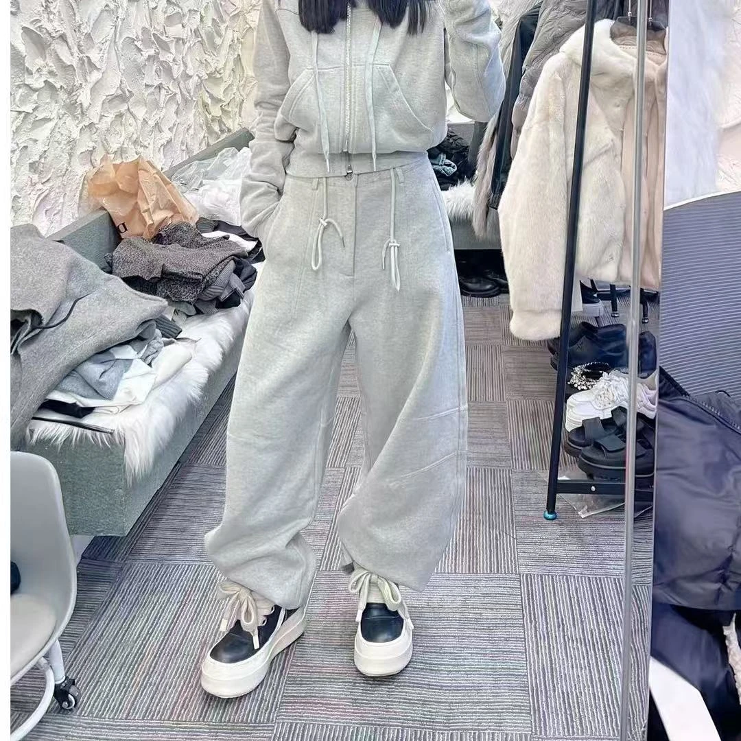 灰色加绒两道杠抽绳卫裤