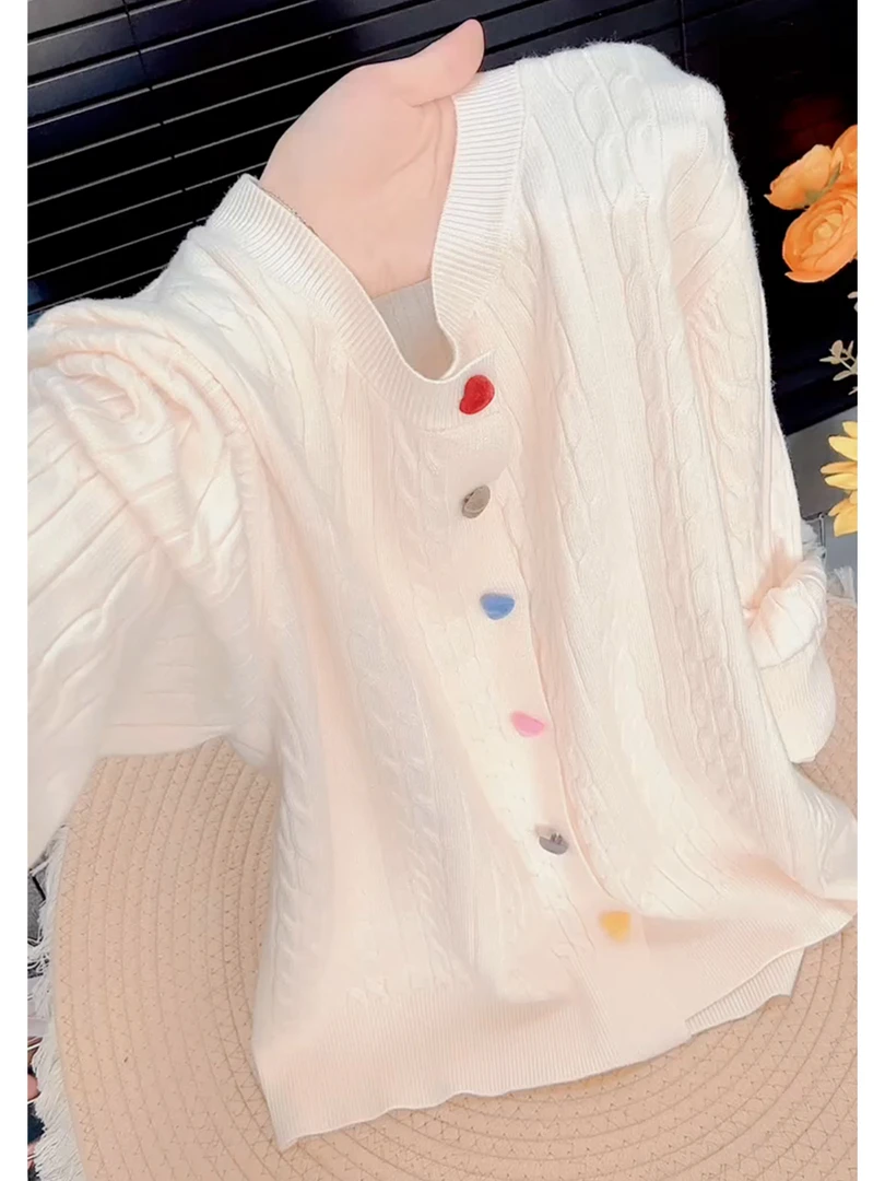 圆领麻花设计感彩色爱心单排扣针织开衫女春秋百搭休闲长袖上衣女