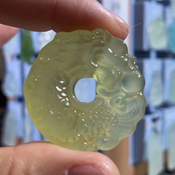 岫玉未镶嵌颈饰吊坠