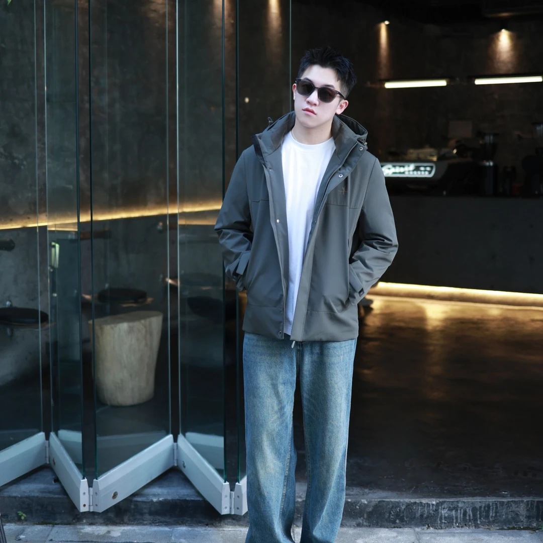 2024专柜同款休闲户外冲锋衣