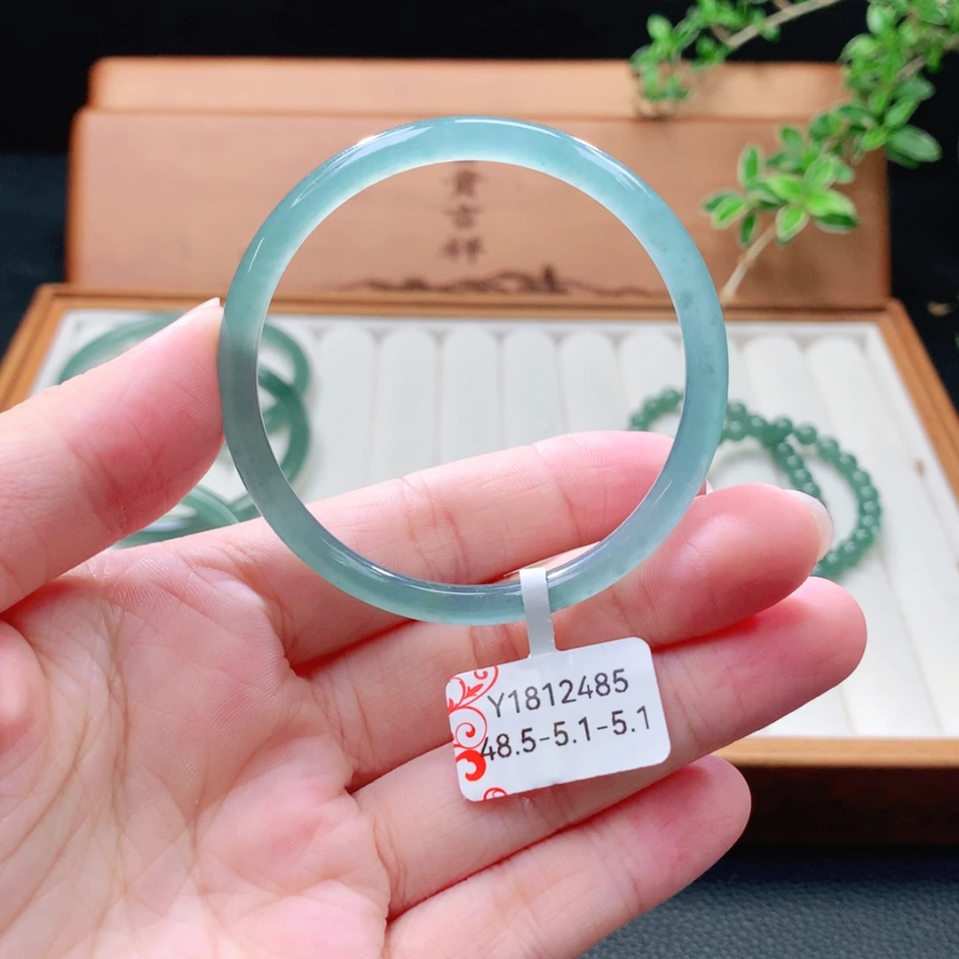 未镶嵌手镯（圆镯）翡翠