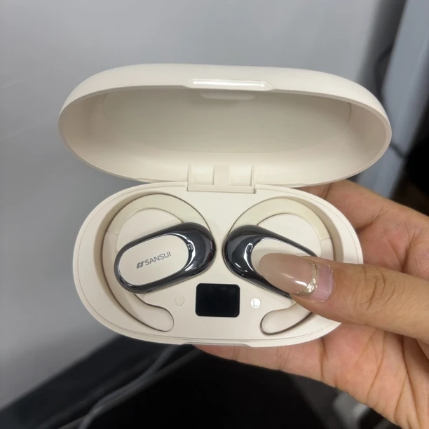 九成新时尚大挂耳蓝牙耳机，畅享高品质音频体验(不带包装)