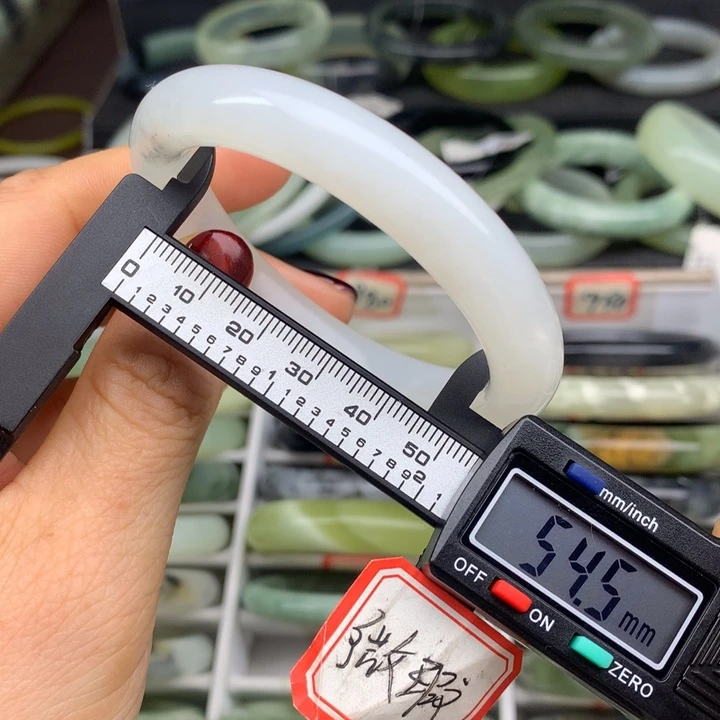 蛇纹石玉未镶嵌手镯974