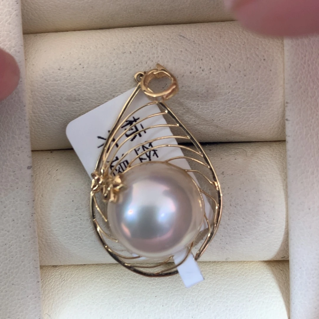 拼合珍珠（马贝珠）颈饰18K金镶嵌