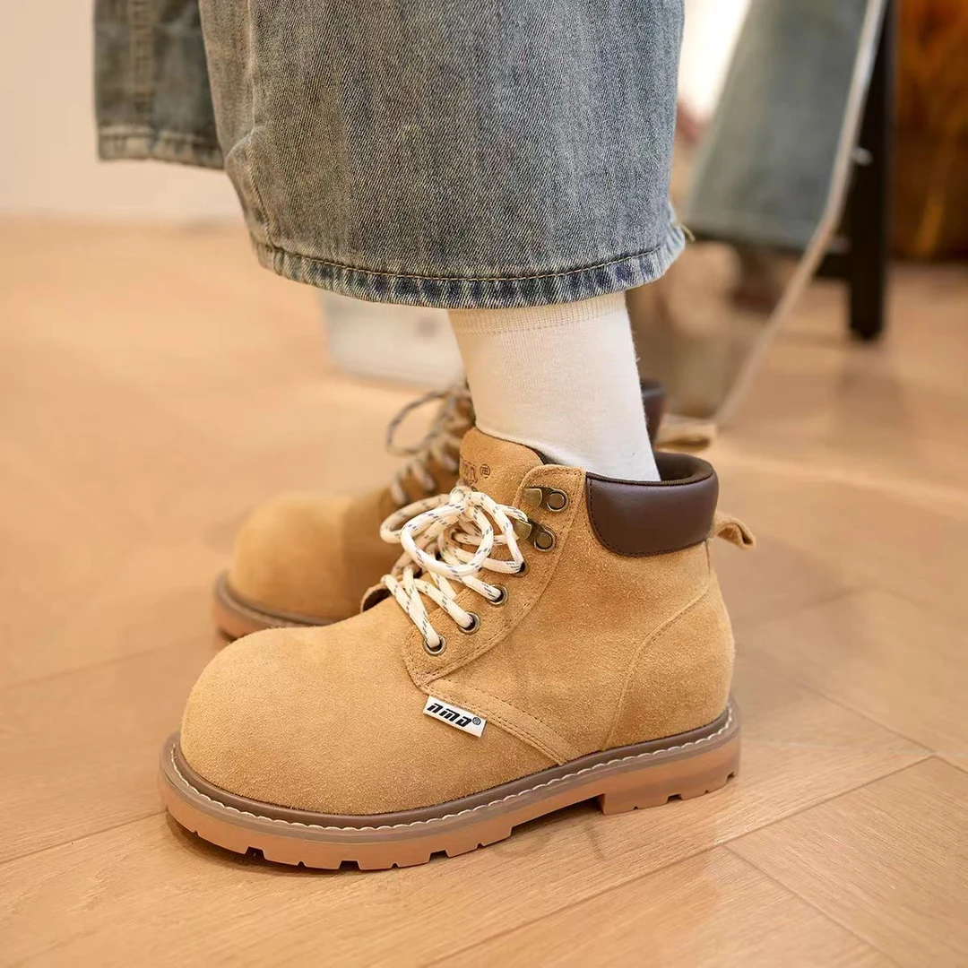 偏大一码卡皮巴拉大黄靴女英伦风短户外靴休闲马丁靴2536