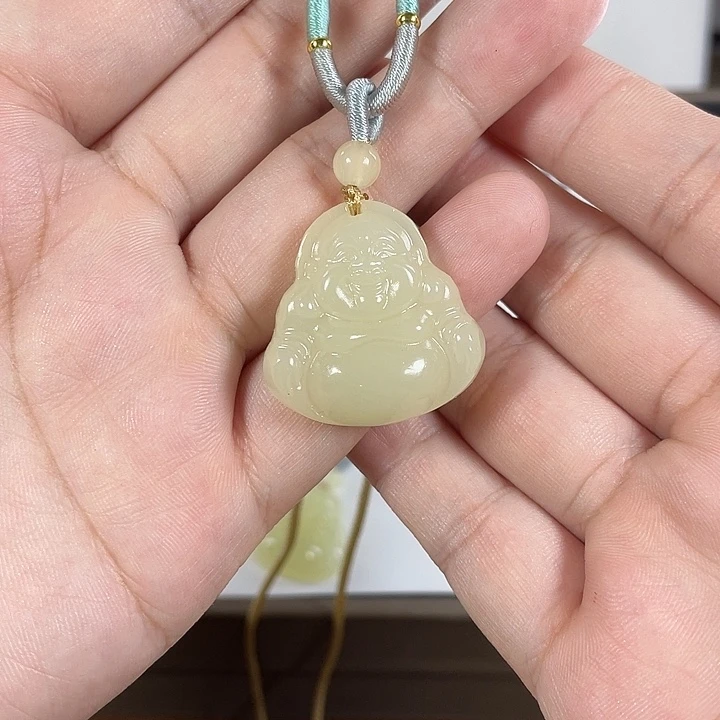 石英质玉未镶嵌颈饰佛公