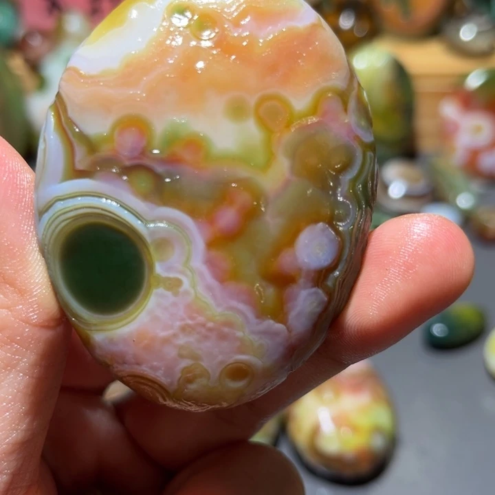 蒲***龄玛瑙/玉髓未镶嵌颈饰