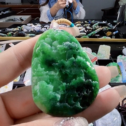 颈饰未镶嵌翡翠一个