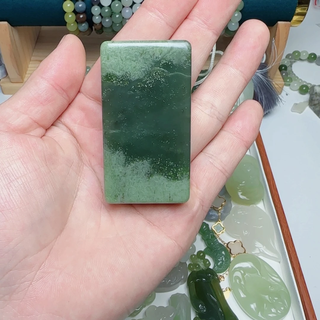 白***狐和田玉未镶嵌颈饰