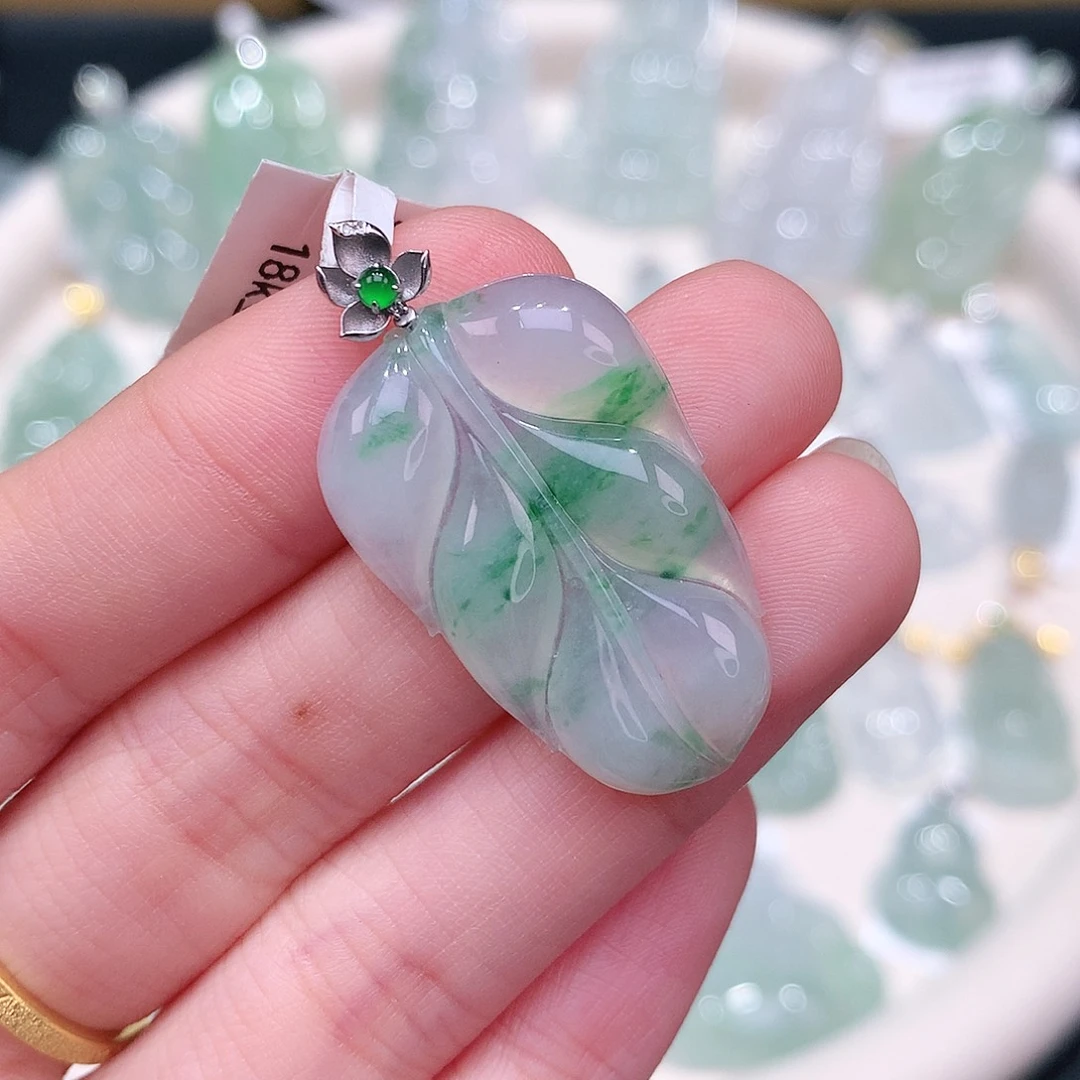 颈饰18K金镶嵌翡翠29.6-19.3-3.9