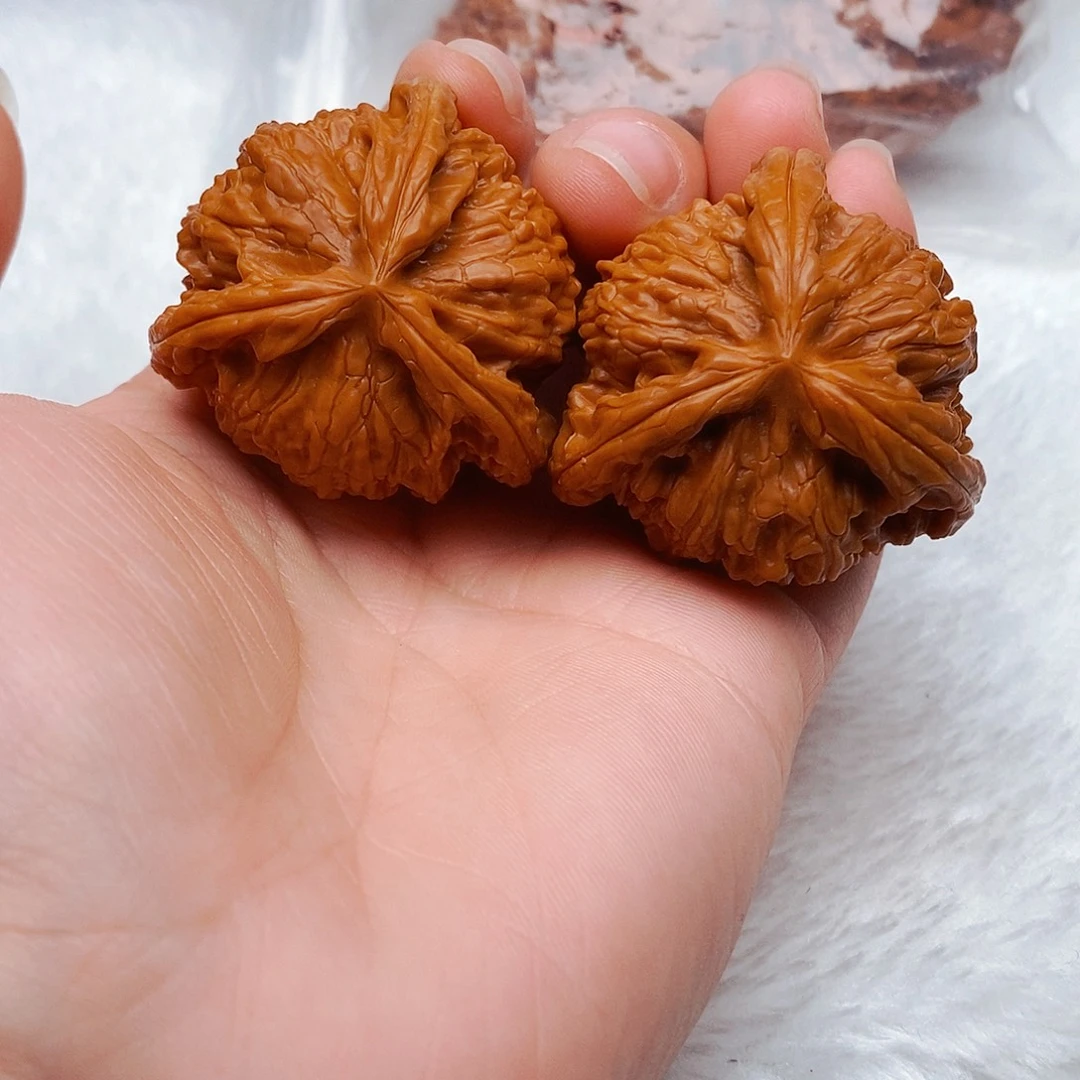 L***G吊坠文玩核桃三棱