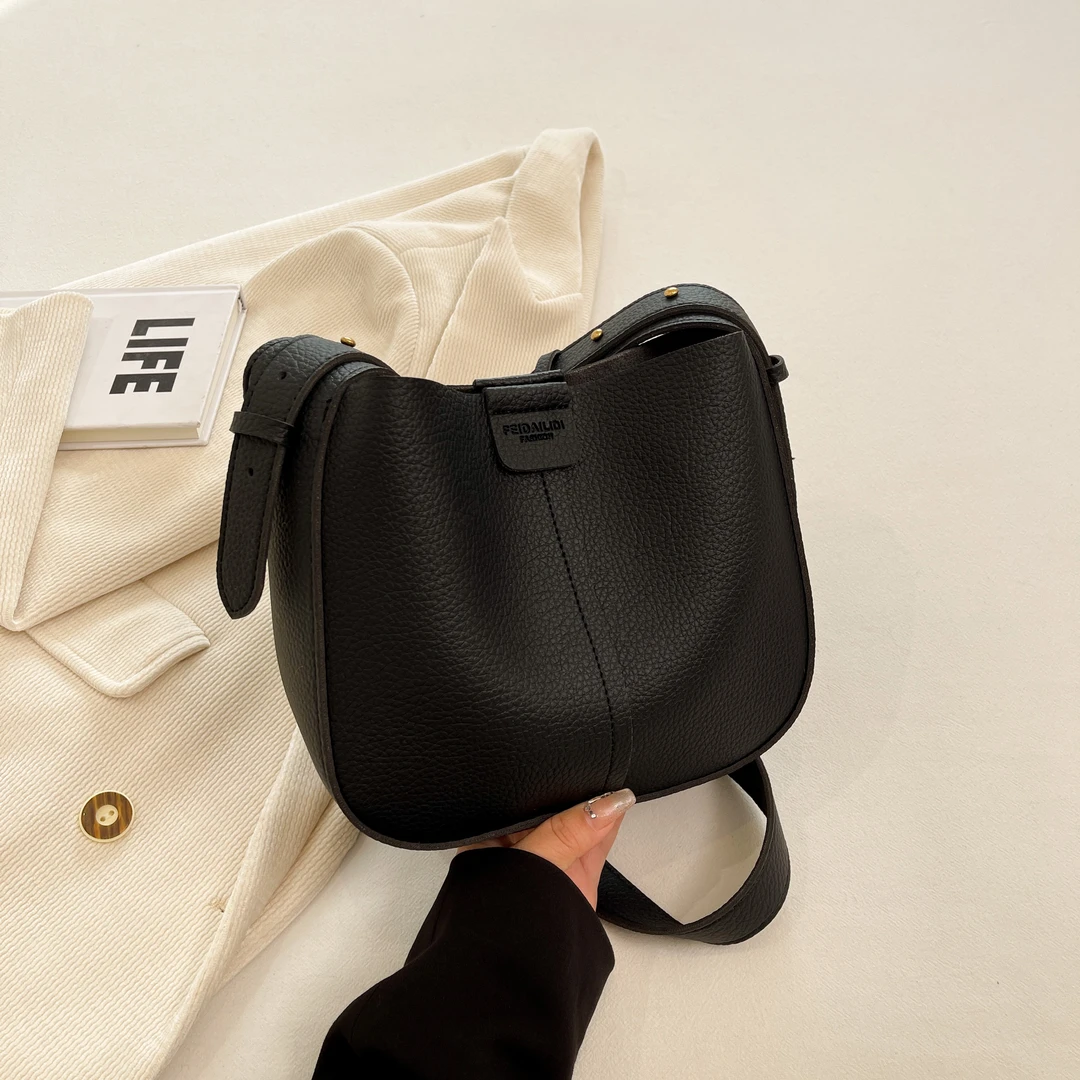 新款轻奢百搭高级感气质时尚斜挎女士包7741黑