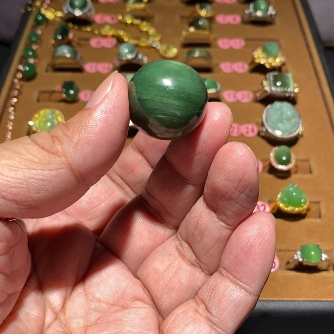 胡***煌和田玉（碧玉）未镶嵌珠宝半成品
