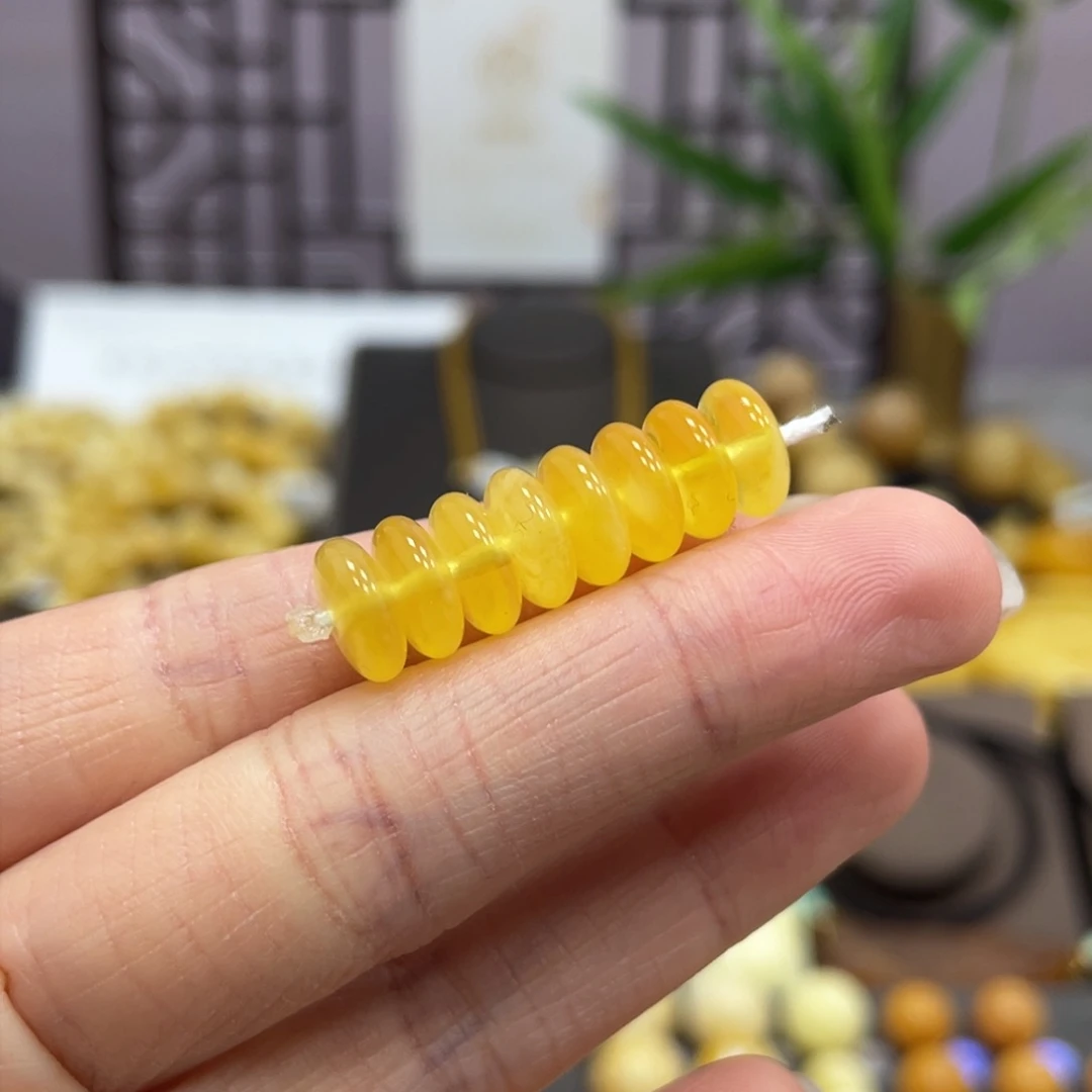 琥珀裸石未镶嵌9.3*3.7mm微瑕药片隔珠