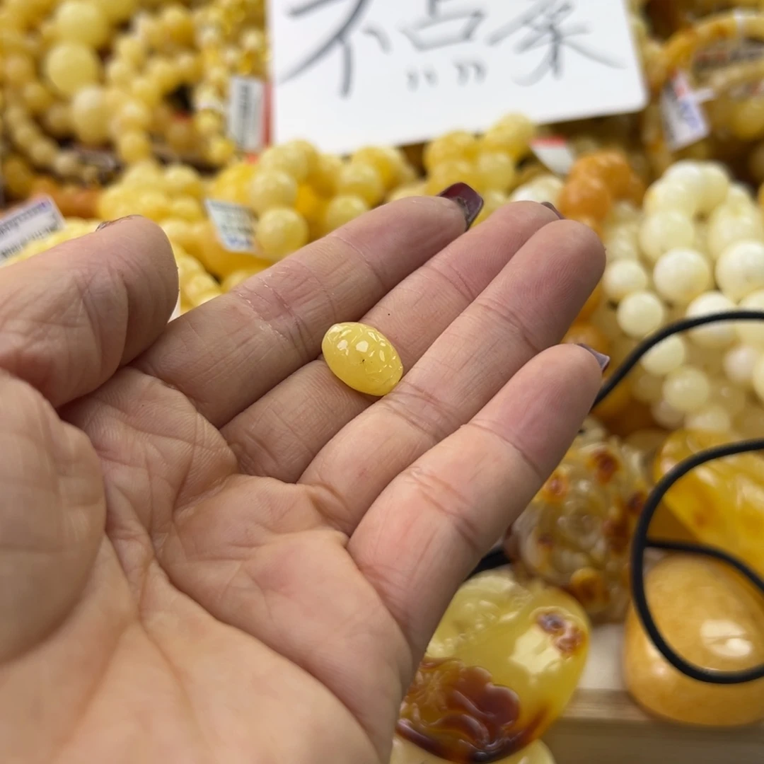 琥珀珠宝奇石未镶嵌