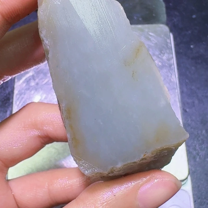 未镶嵌和田玉（糖玉）珠宝半成品