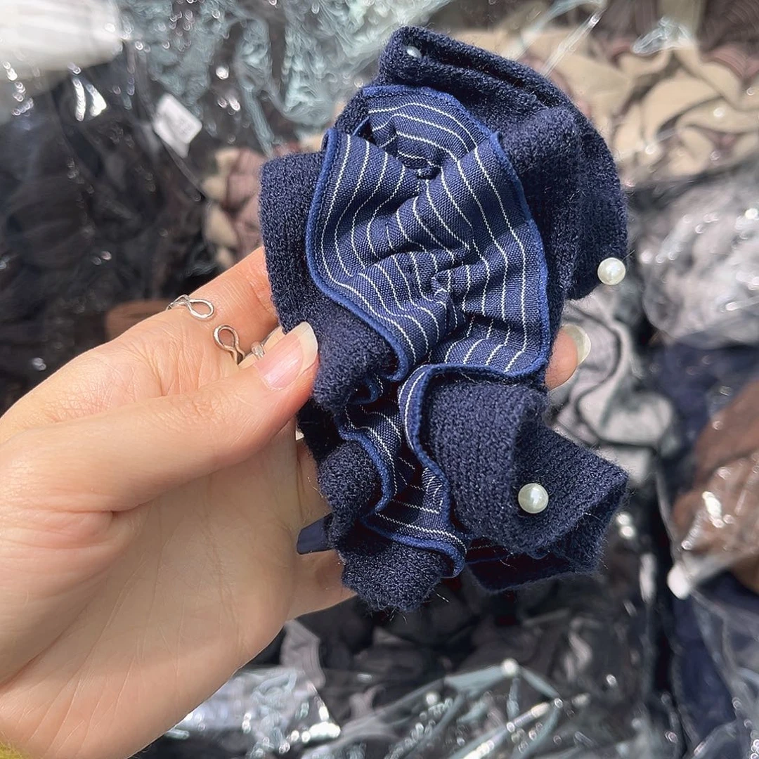 布艺非金属深蓝条纹针织钉珠蛮腰