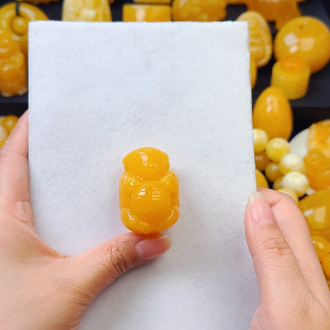 琥珀颈饰未镶嵌立体牛