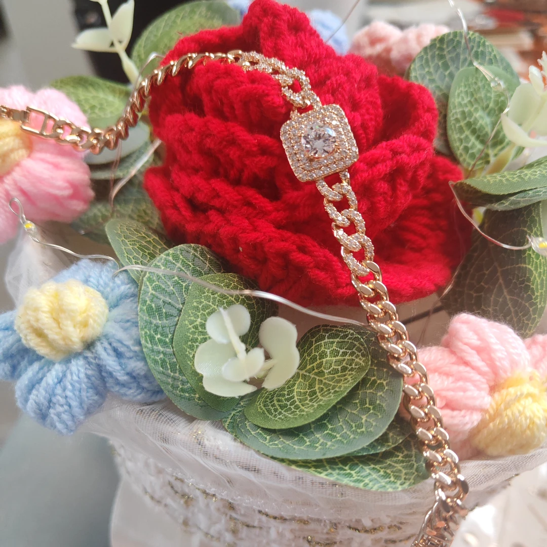 合金锆石手链 轻奢电镀镶嵌手链