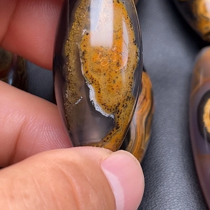 突***然颈饰未镶嵌石英质玉