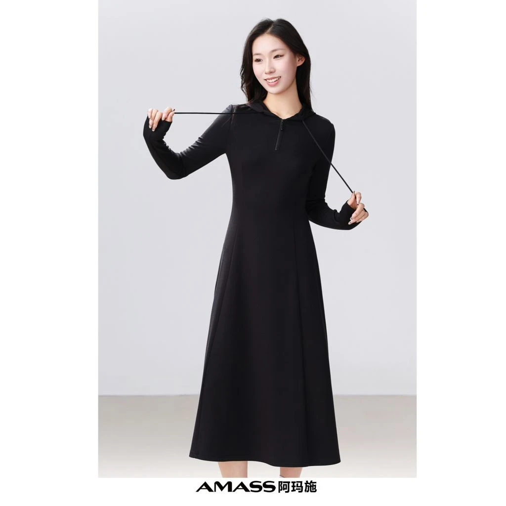 AMASS/阿玛施5500526街头潮酷卫衣式连帽连衣裙长袖黑色长裙新款