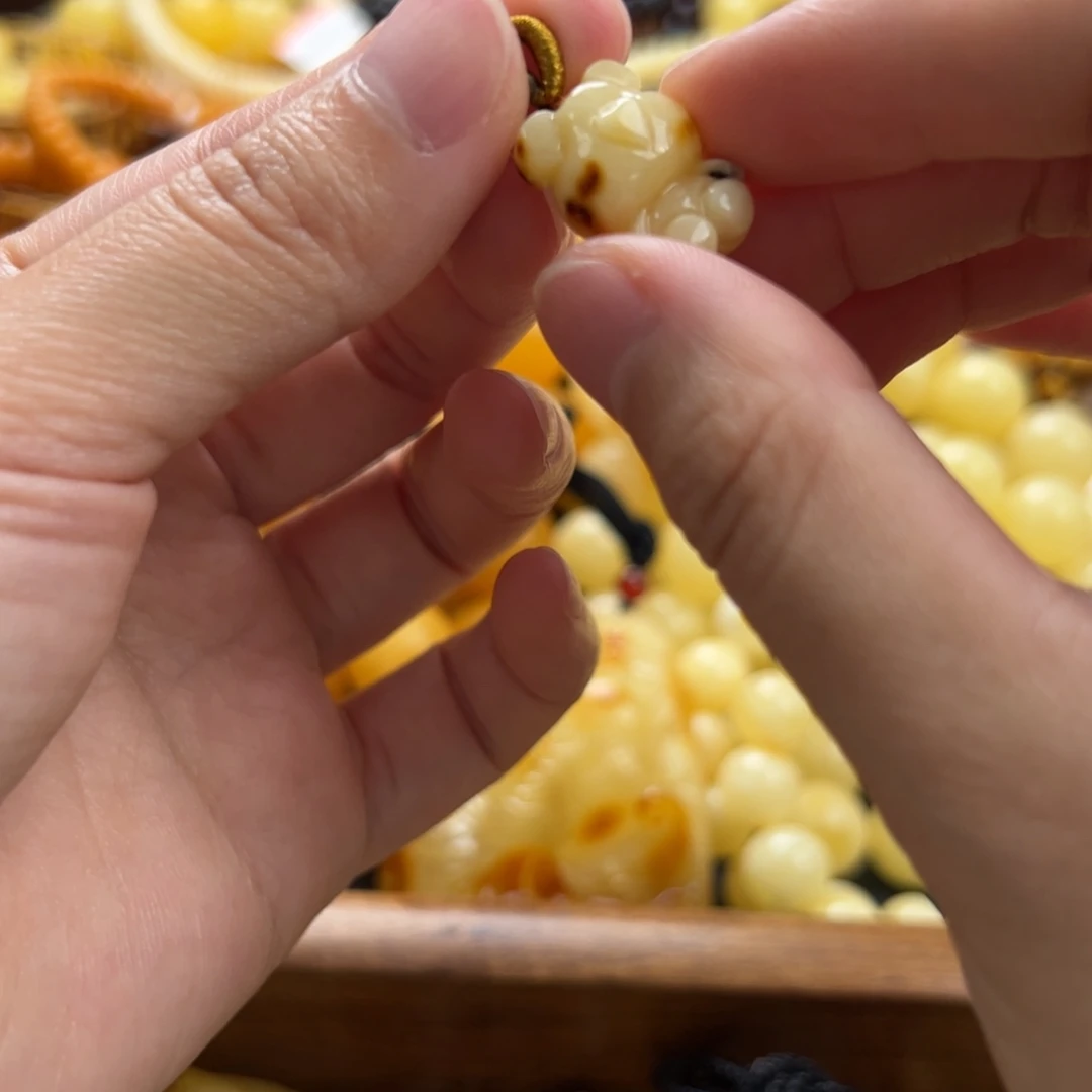 未镶嵌琥珀珠宝奇石