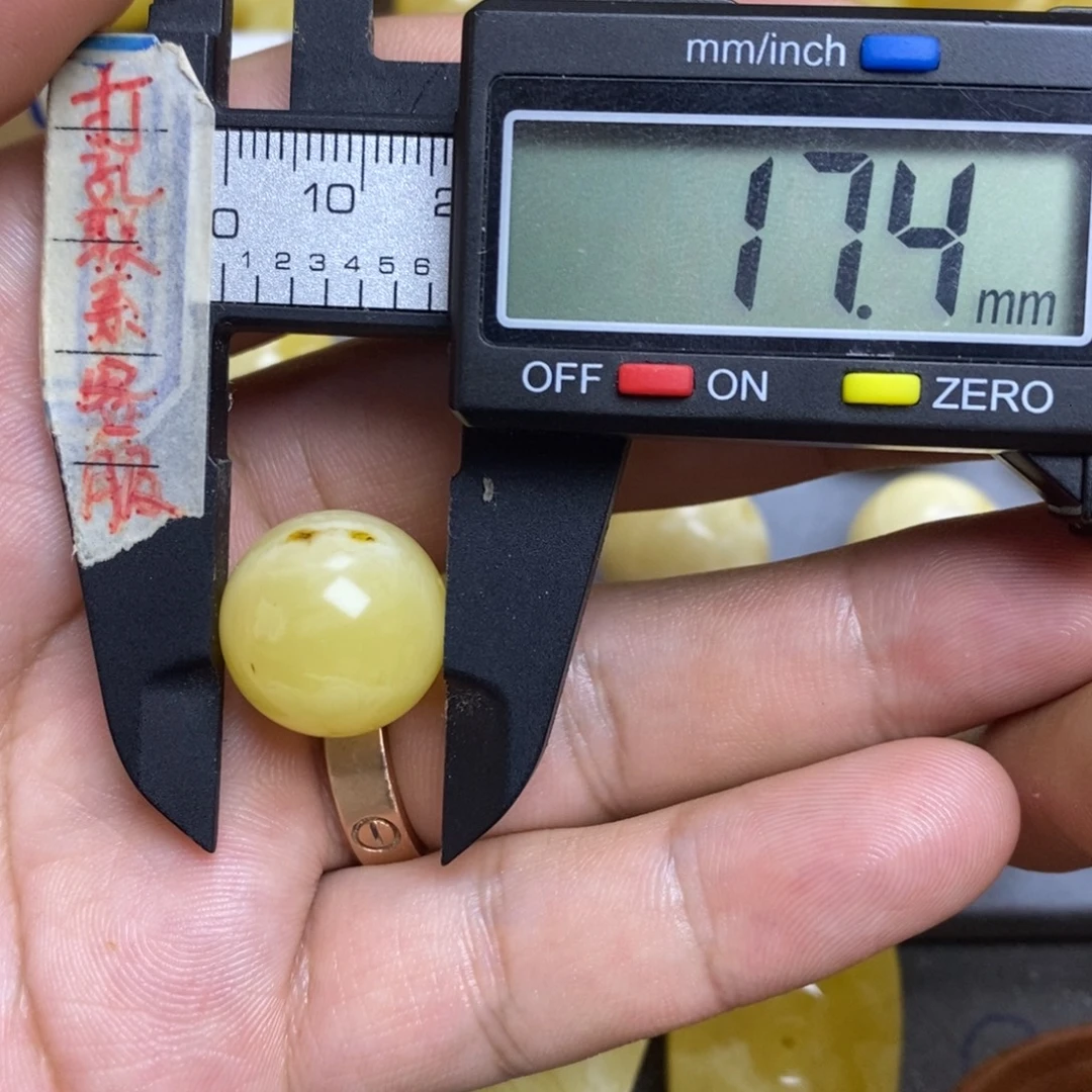 蜜蜡未镶嵌裸石17.4瑕疵圆珠默认直发