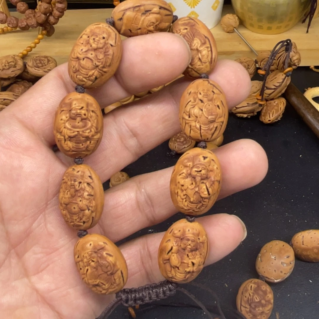 桃核雕刻财神手串