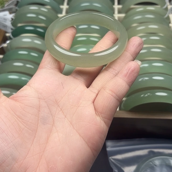 东陵石未镶嵌手镯