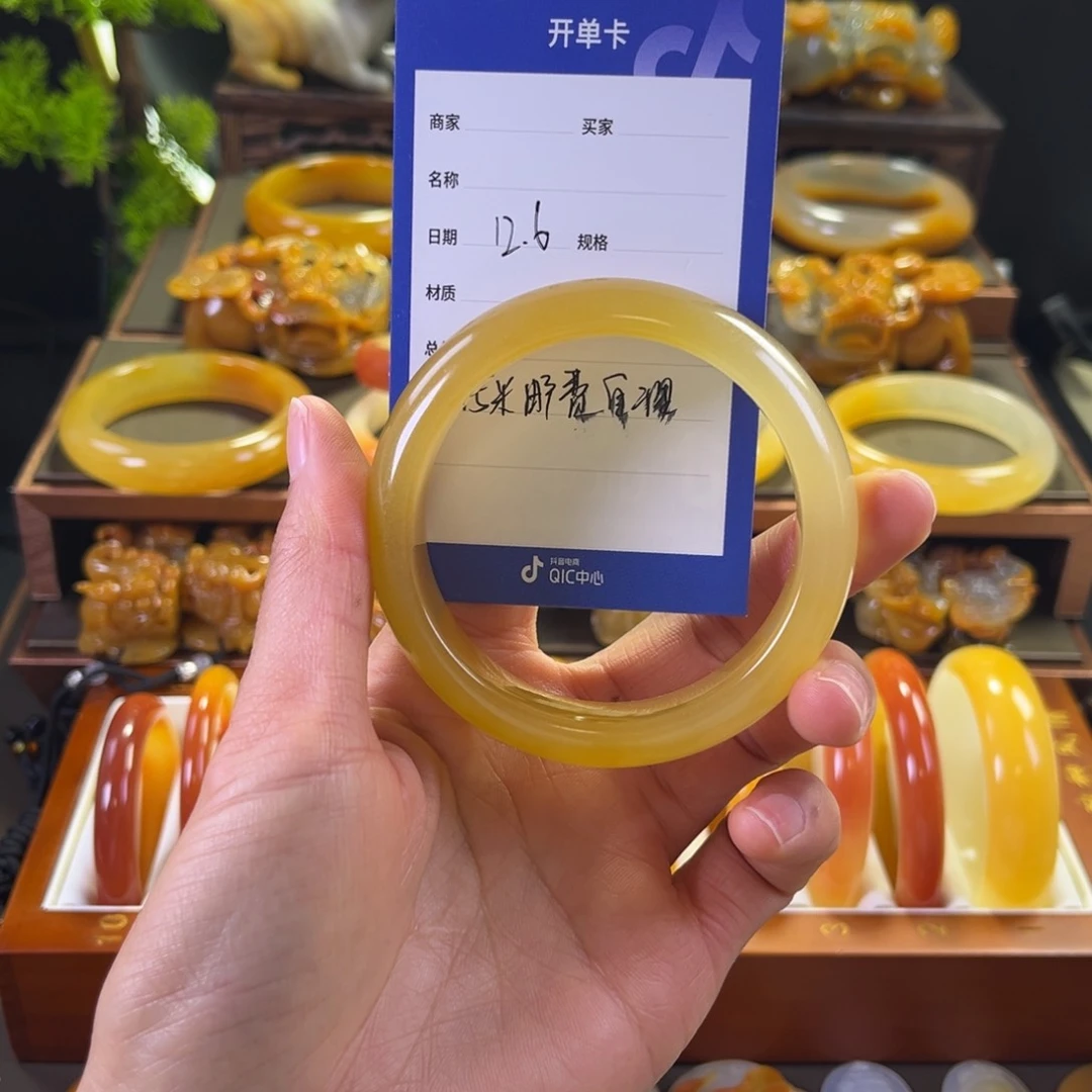 未镶嵌手镯石英质玉