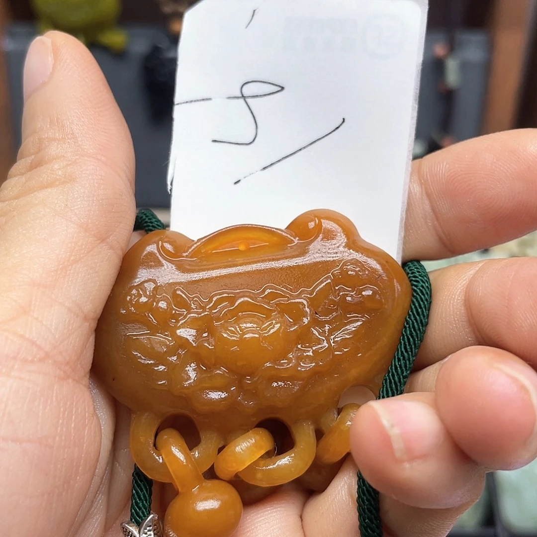 蛇纹石玉未镶嵌颈饰反****）