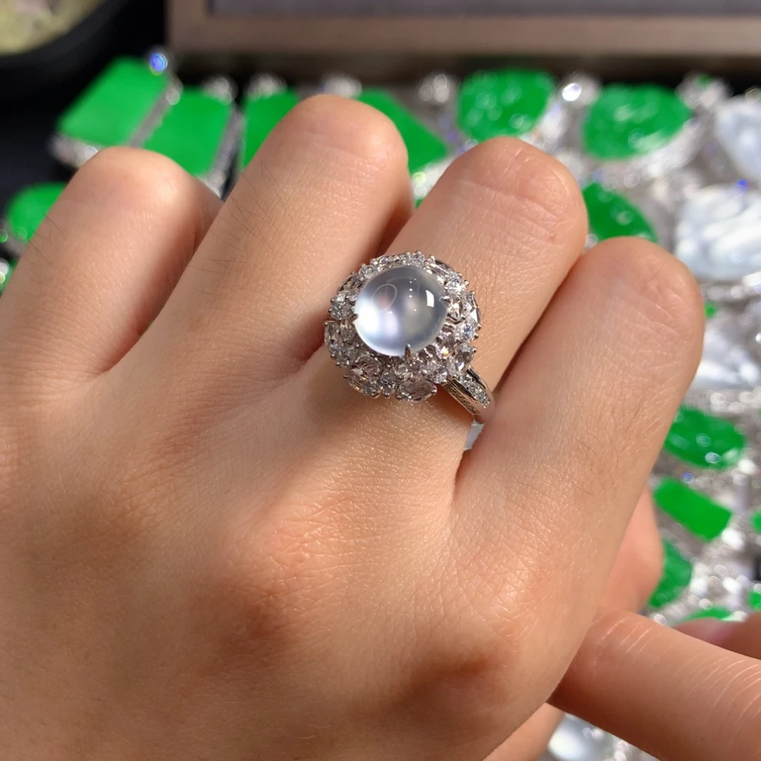 翡翠18K金镶嵌颈饰蛋面戒指