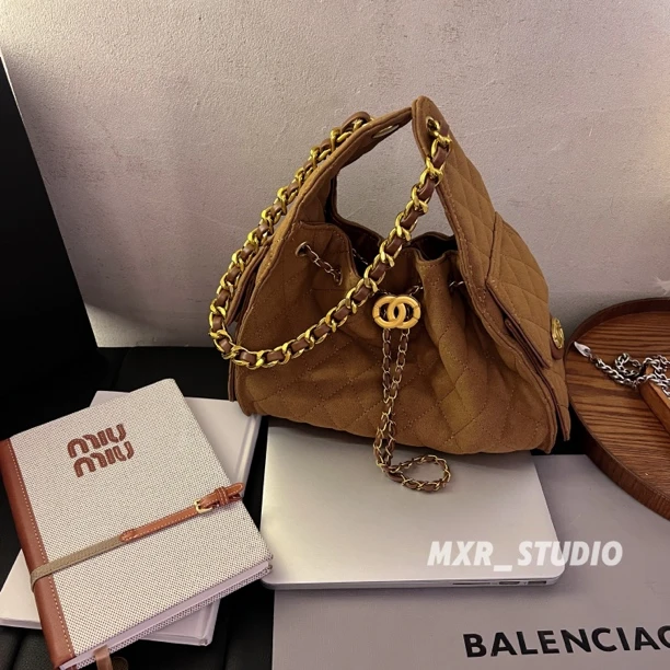 【Jennie模范生】麂皮小包包女2025秋时尚百搭斜挎包单肩腋下水桶包