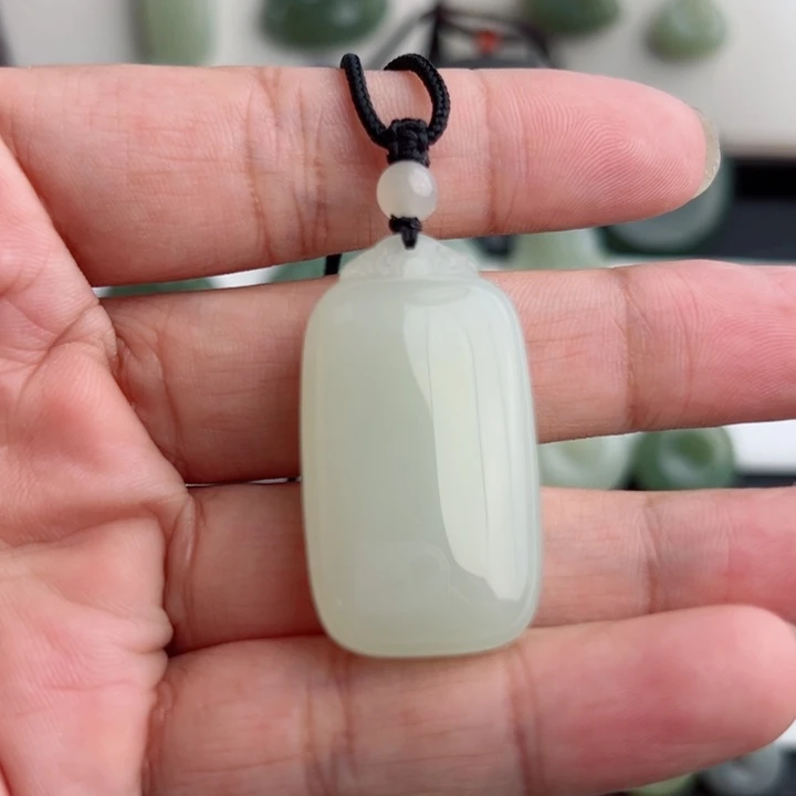 吊坠(赠链)未镶嵌和田玉666