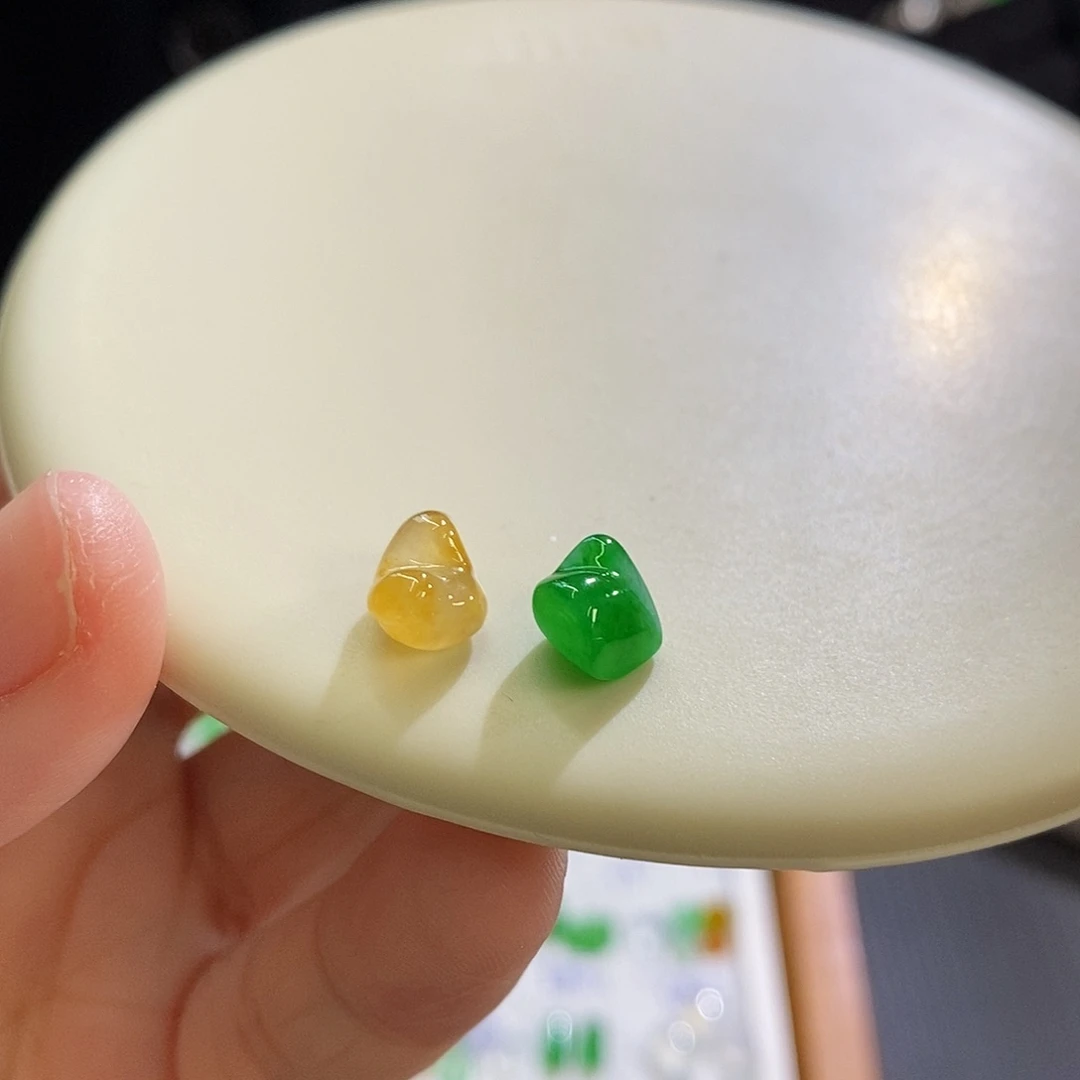 翡翠挂件未镶嵌随行