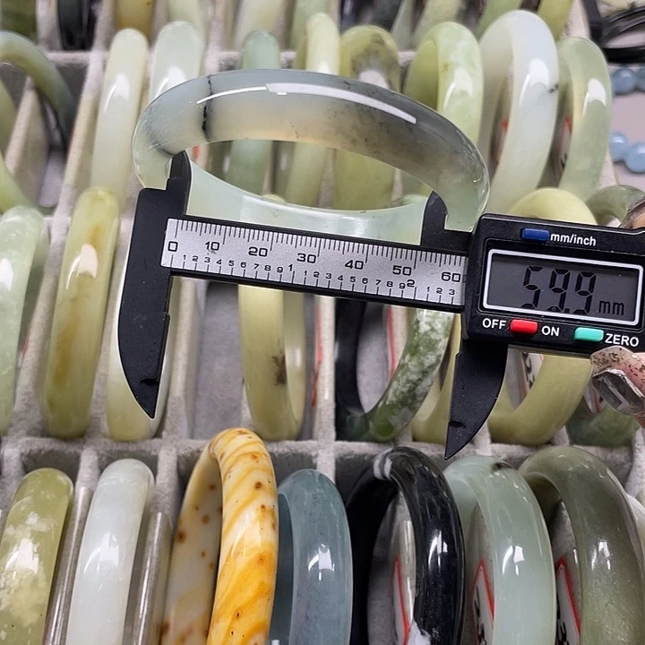 蛇纹石玉未镶嵌手镯226