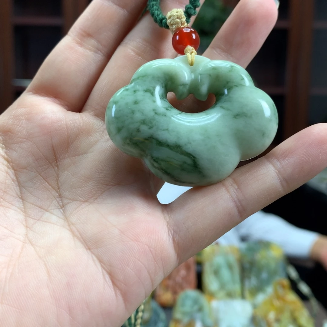 未镶嵌蛇纹石玉颈饰
