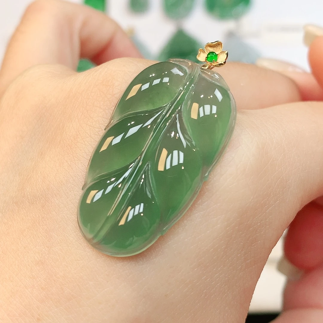 翡翠18K金镶嵌颈饰