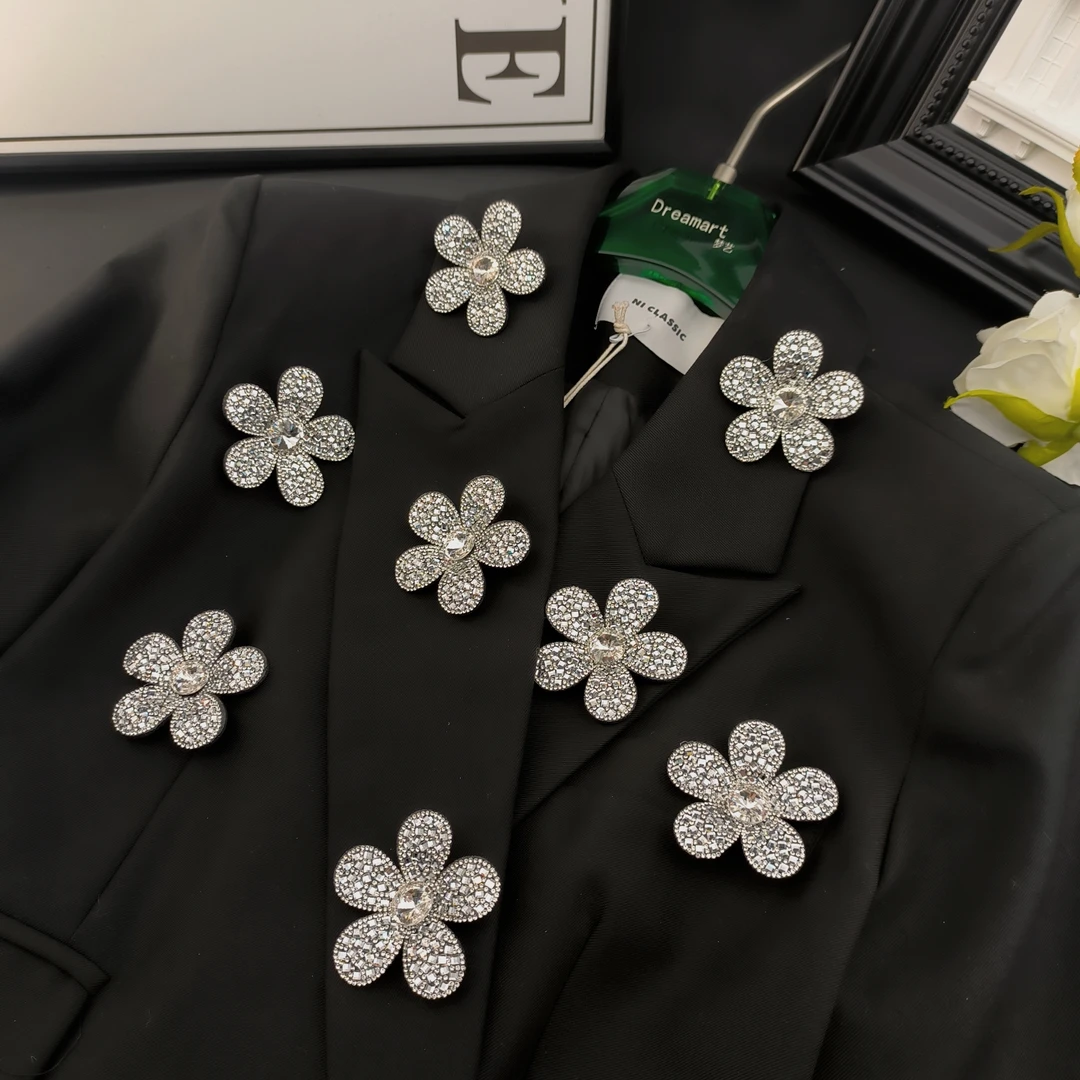 经典小香风五瓣花花朵带别针皇冠配饰AZ517