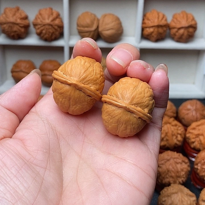 文玩核桃吊坠元宝