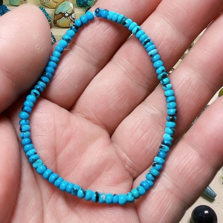 绿松石颈饰未镶嵌