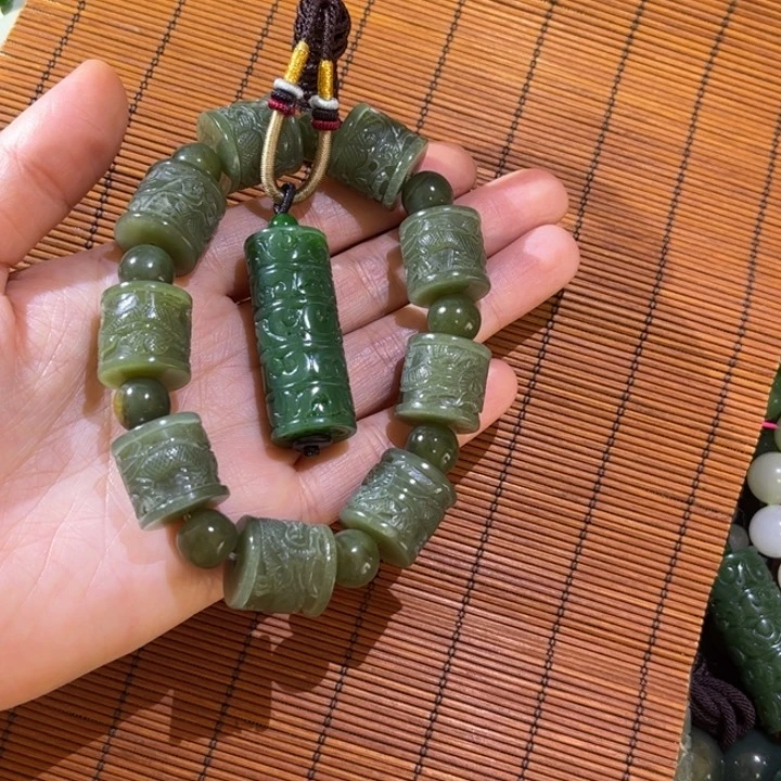 和田玉其它未镶嵌盈****妹