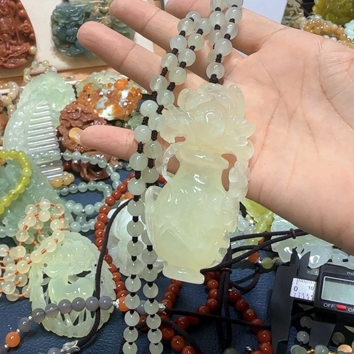 合金蛇纹石玉吊坠