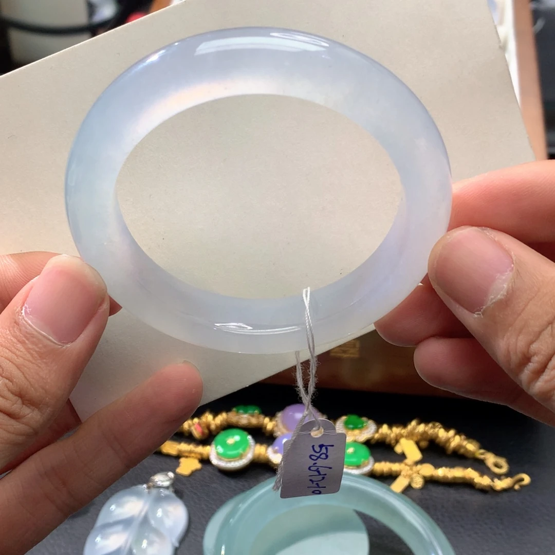 翡翠未镶嵌手镯正圈