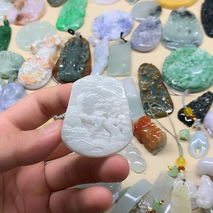 翡翠未镶嵌颈饰翡翠