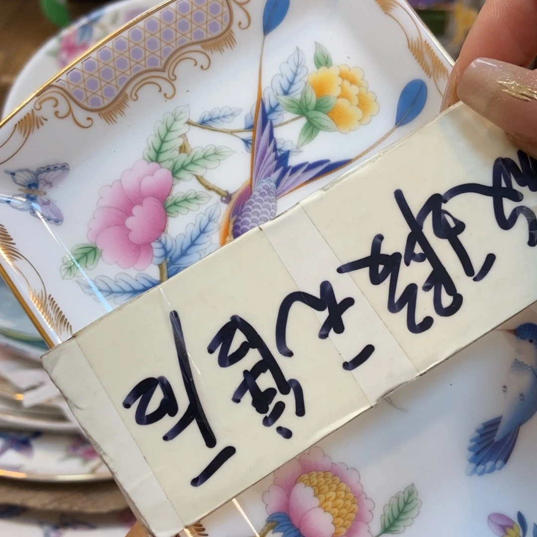 瓷片紫色小长盘……………………………………