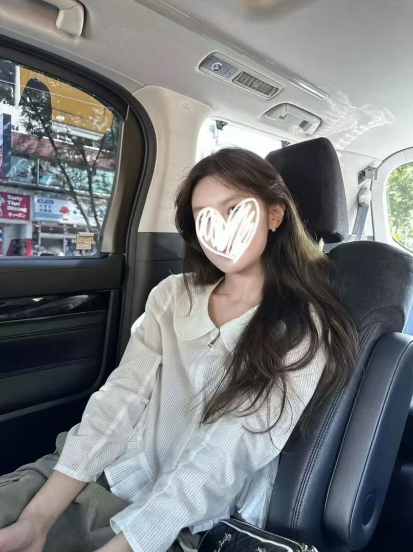 【全额补贴】韩系条纹娃娃领白色衬衫上衣女短款气质显瘦长袖衬衣