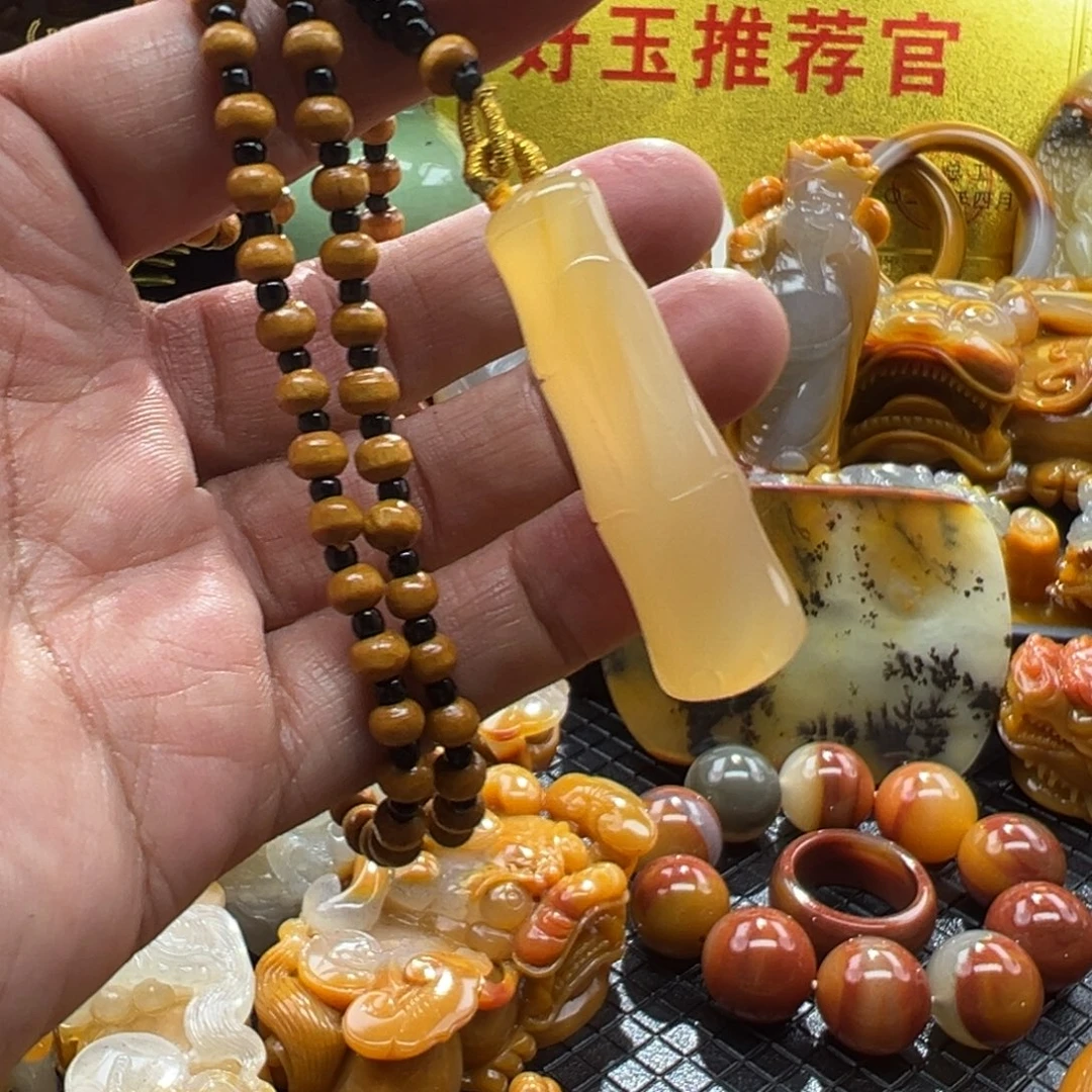 石英质玉未镶嵌颈饰