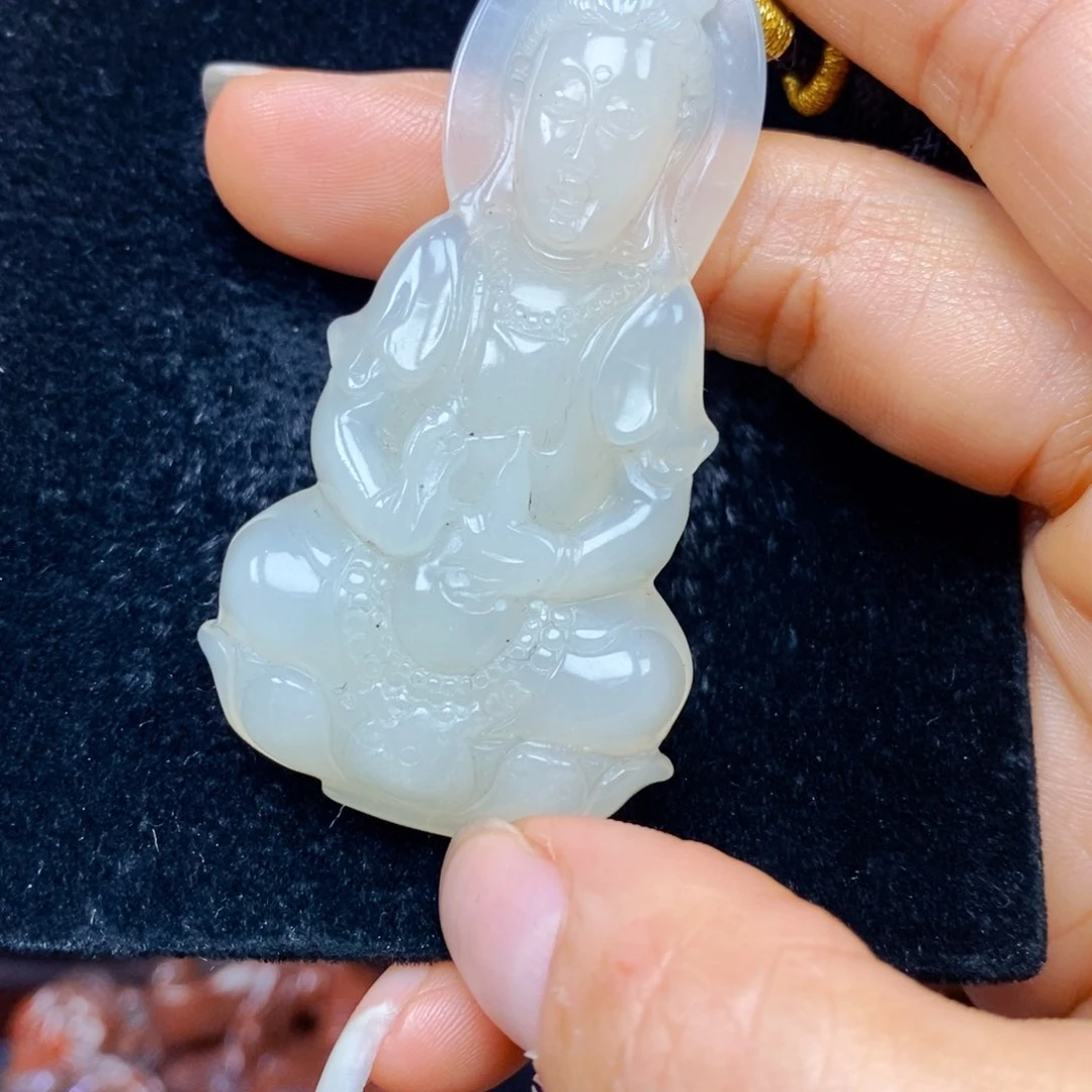 石英质玉（黄龙玉）未镶嵌颈饰