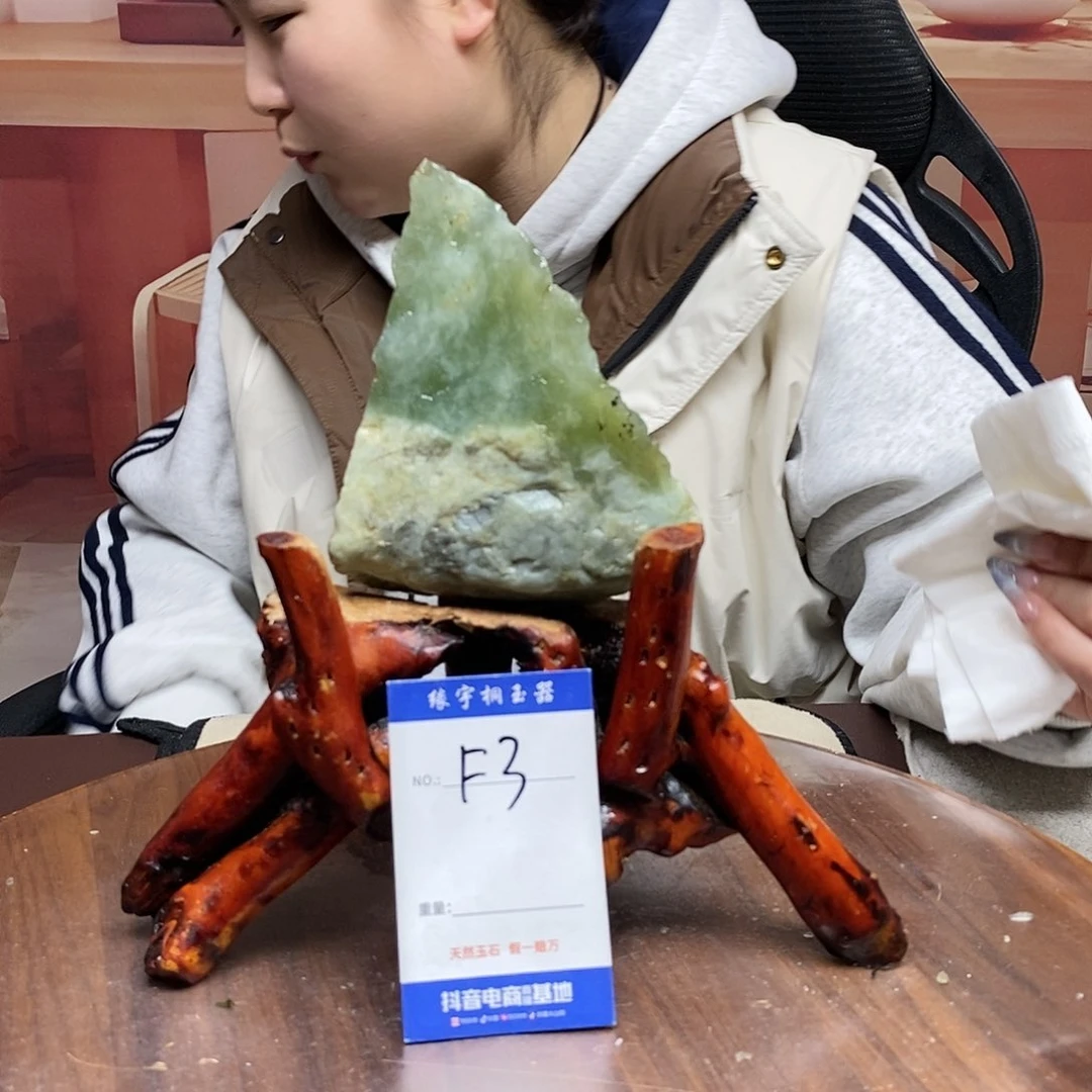 蛇纹石玉原石未镶嵌